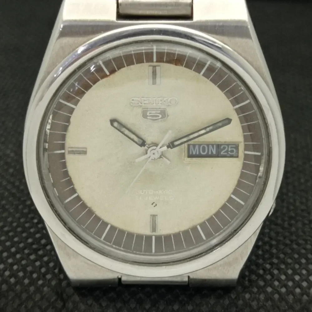Vintage 1978 Seiko Automatic Mens Silver Watch W/daydate & Patina accents
